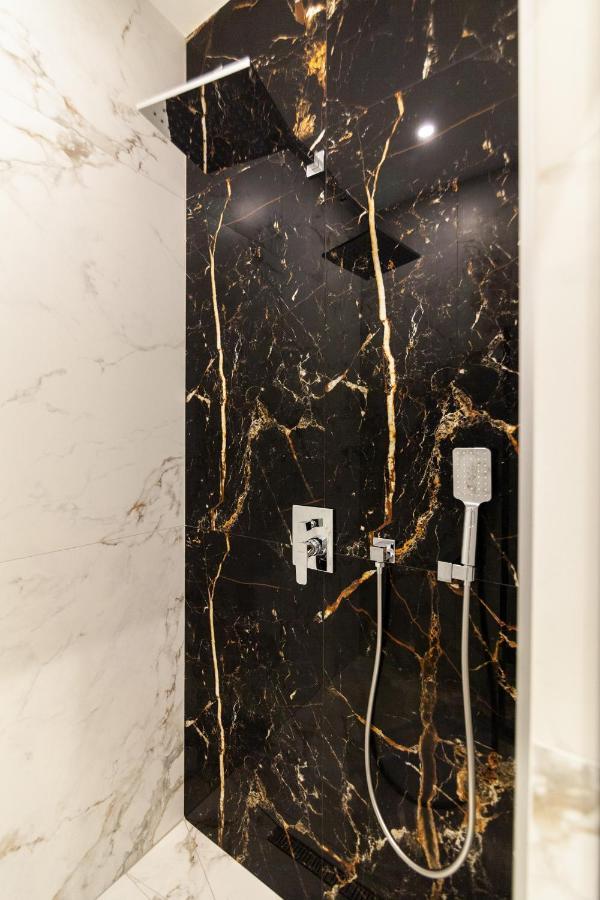 Aristo Jacuzzi Hotel Lviv Luaran gambar