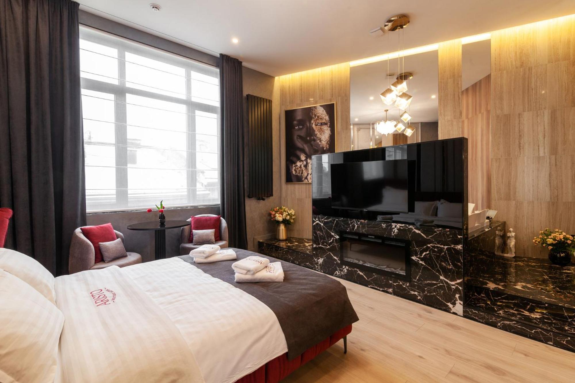 Aristo Jacuzzi Hotel Lviv Luaran gambar