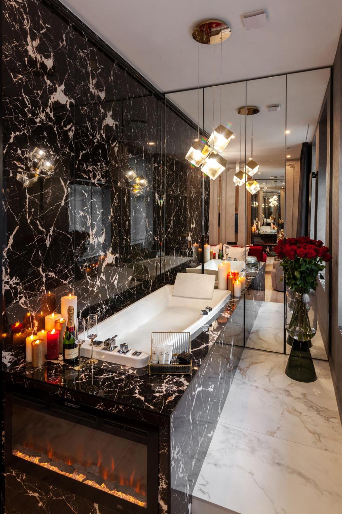 Aristo Jacuzzi Hotel Lviv Luaran gambar