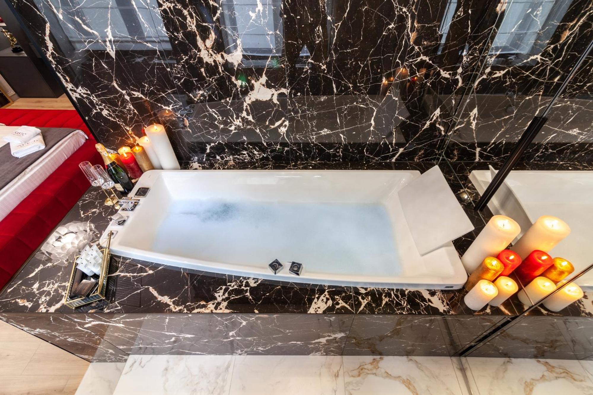 Aristo Jacuzzi Hotel Lviv Luaran gambar
